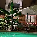 Tropical بيت للعطل ناربون